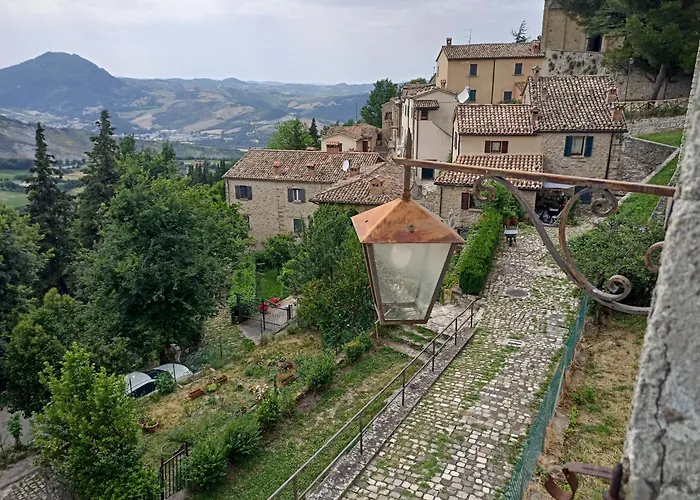 Giardino In Piazza, Casa In Pietra A *